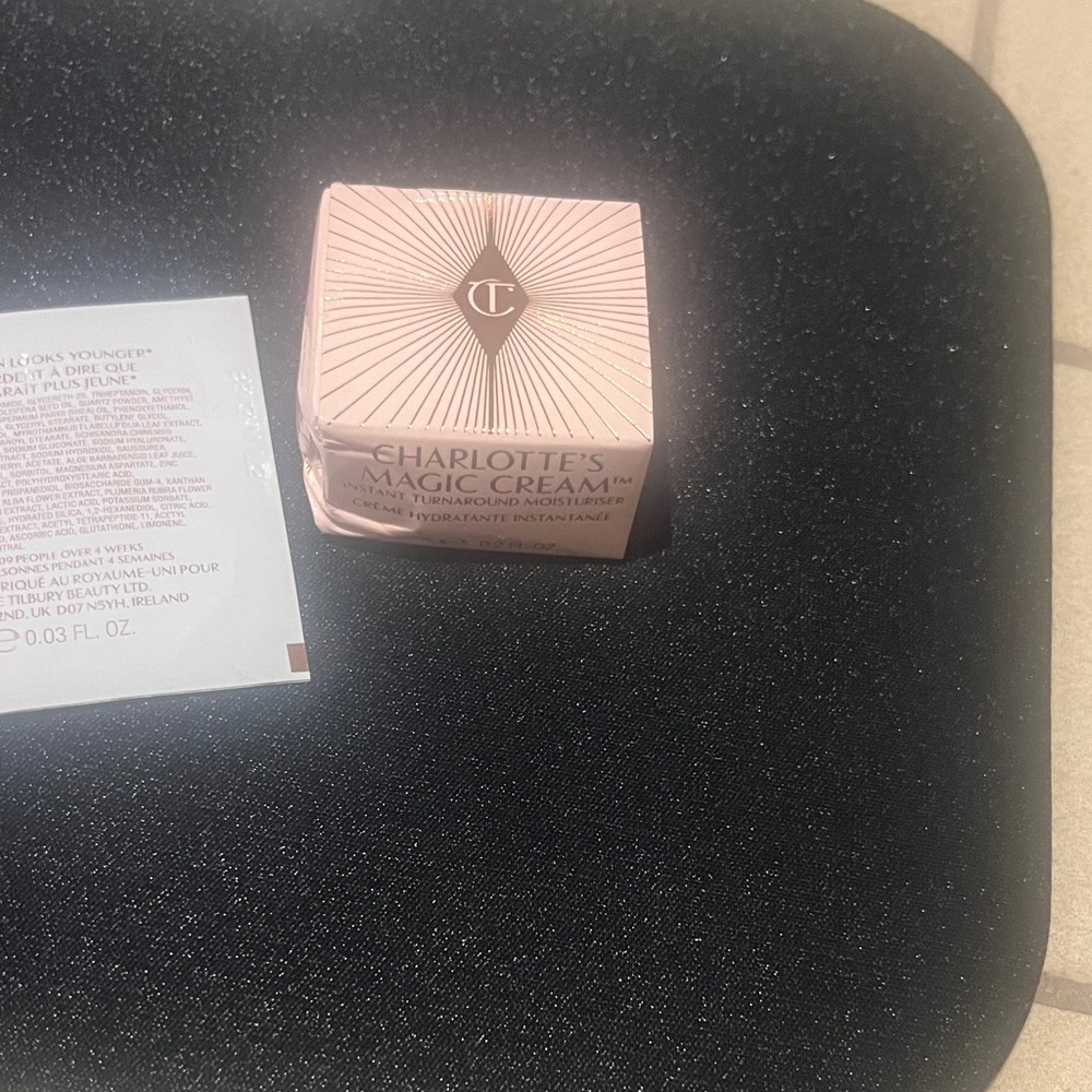 Charlotte Tilbury lot of (3) makeup and skincare - Picture 5 of 6